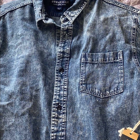 Men’s Denim Button up Shirt - Picture 4 of 5